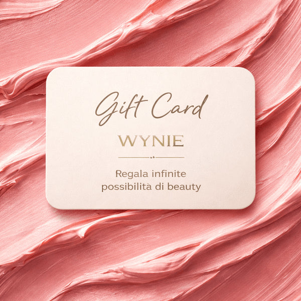 Gift Card Wynie Cosmetics. La carta regalo digitale (qui su sfondo rosa con pennellate di rossetto cremoso) da spendere sul negozio online wynie.it.