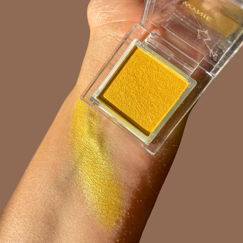 Cosmic Dust Eyeshadow – Helios | Ombretto Singolo Shimmer, giallo oro brillante