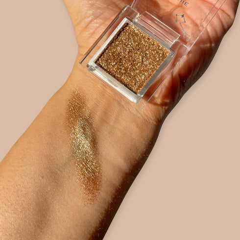 Cosmic Dust Eyeshadow – Cassiopeia | Ombretto Shimmer, oro bronzo scintillante