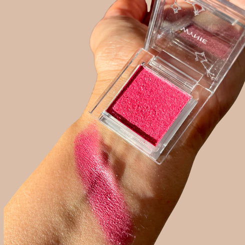 Cosmic Dust Eyeshadow – Delphinus | Ombretto Singolo Shimmer, rosa fucsia brillante