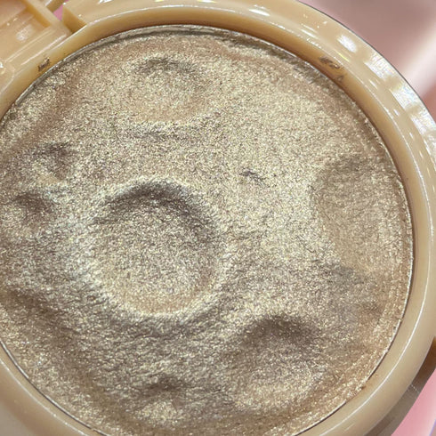 Wynie LumiNova Glow Highlighter - Illuminante Lunare Cream-To-Powder