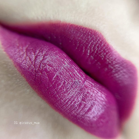 Matte Pen Lipstick - Rossetto in Penna Cremoso Opaco 003 Rosewood Nude 006 Plum Love, lip swatch
