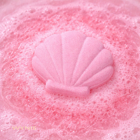 Wynie Bath BombShell | Bomba da Bagno Colorata Effervescente a Forma di Conchiglia, rosa (aroma: pesca) nell'acqua