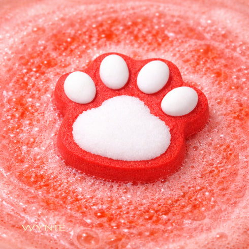 Wynie Pet Love Bath Bomb | Bomba da Bagno Colorata Effervescente a Forma di Zampa rosso nell'acqua