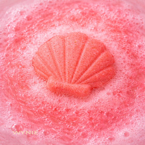 Wynie Bath BombShell | Bomba da Bagno Colorata Effervescente a Forma di Conchiglia, rosso (aroma: fragola) nell'acqua