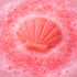 Wynie Bath BombShell | Bomba da Bagno Colorata Effervescente a Forma di Conchiglia, rosso (aroma: fragola) nell'acqua