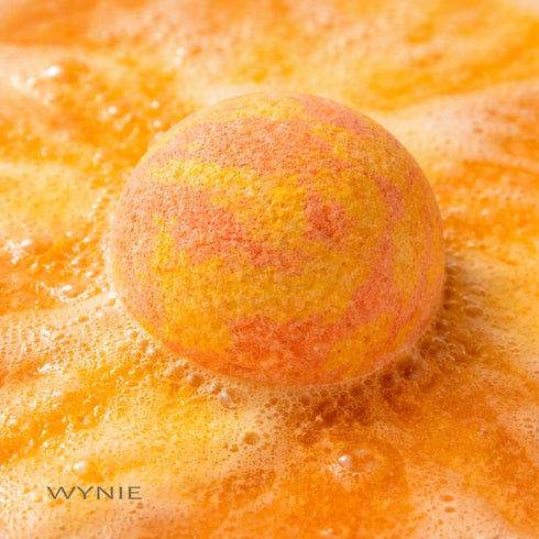 Wynie Color Mix Bath Bomb | Bomba da Bagno Colorata Effervescente, arancione e giallo (fragranza arancia) nell'acqua